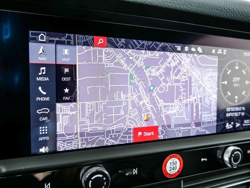 Certified 2025 Porsche Macan image 19