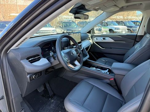 New 2026 Ford Explorer Active w/ Active Comfort Package image 3