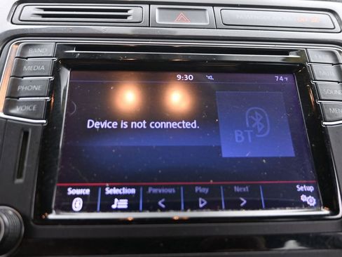 Used 2017 Volkswagen Tiguan S image 15