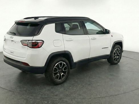 Used 2025 Jeep Compass Trailhawk image 9