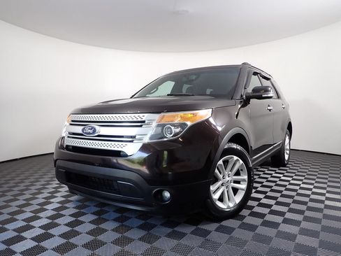 Used 2013 Ford Explorer XLT AWD/4WD image 2