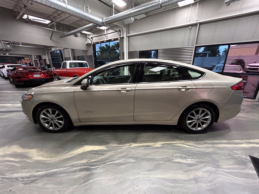Used 2017 Ford Fusion SE FWD image 31