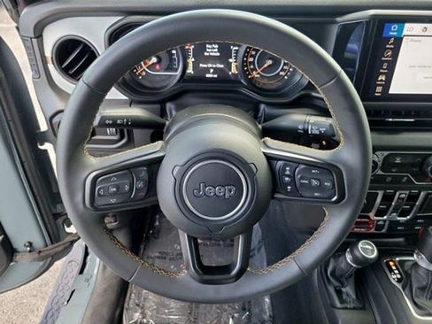Used 2024 Jeep Gladiator Sport AWD/4WD image 22