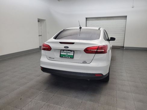 Used 2018 Ford Focus SE w/ SE Appearance Package FWD image 7