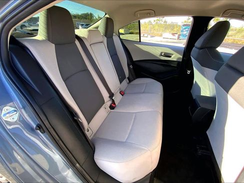 Used 2022 Toyota Corolla LE image 18