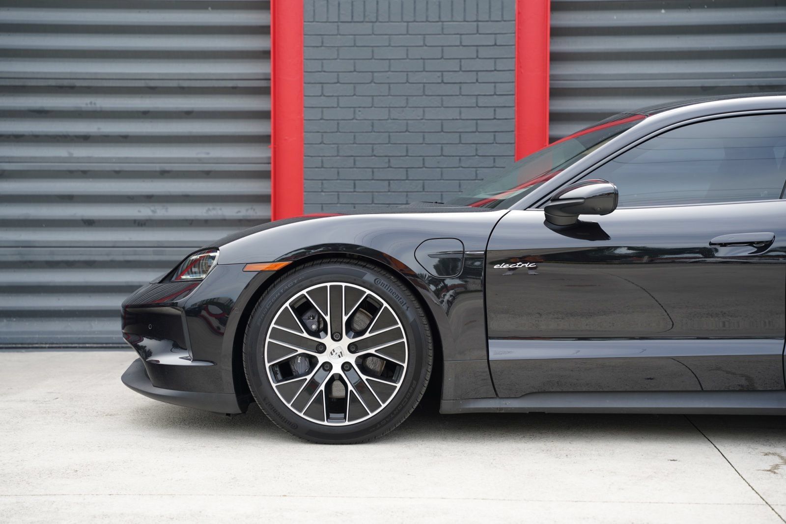 Used 2025 Porsche Taycan RWD image 9