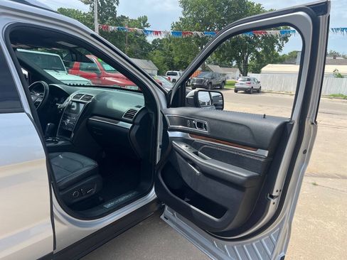Used 2018 Ford Explorer Limited w/ Equipment Group 301A AWD/4WD image 21