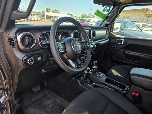 Used 2023 Jeep Gladiator Sport AWD/4WD image 10