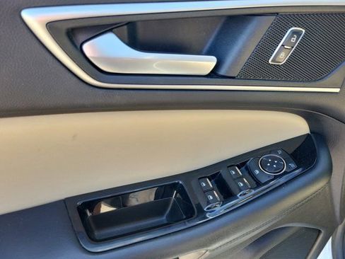 Used 2017 Ford Edge SEL w/ Equipment Group 201A FWD image 23