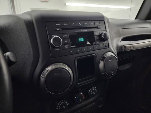 Used 2015 Jeep Wrangler Sport w/ Connectivity Group image 10