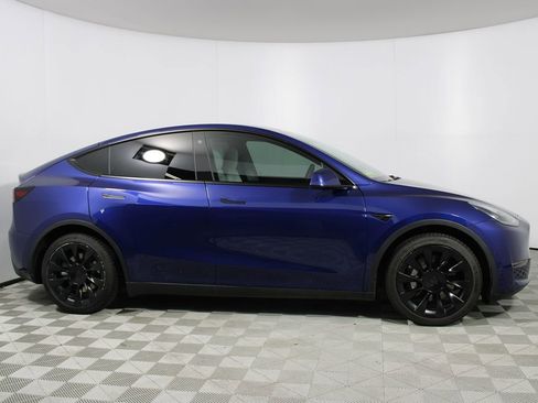 Used 2021 Tesla Model Y Long Range image 32