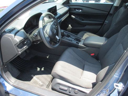 Certified 2023 Honda Accord EX image 11