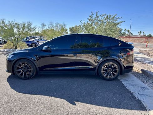 Used 2022 Tesla Model X Plaid image 6