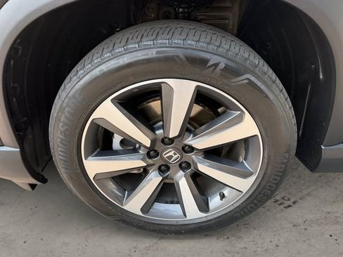Used 2023 Honda Pilot Touring image 3