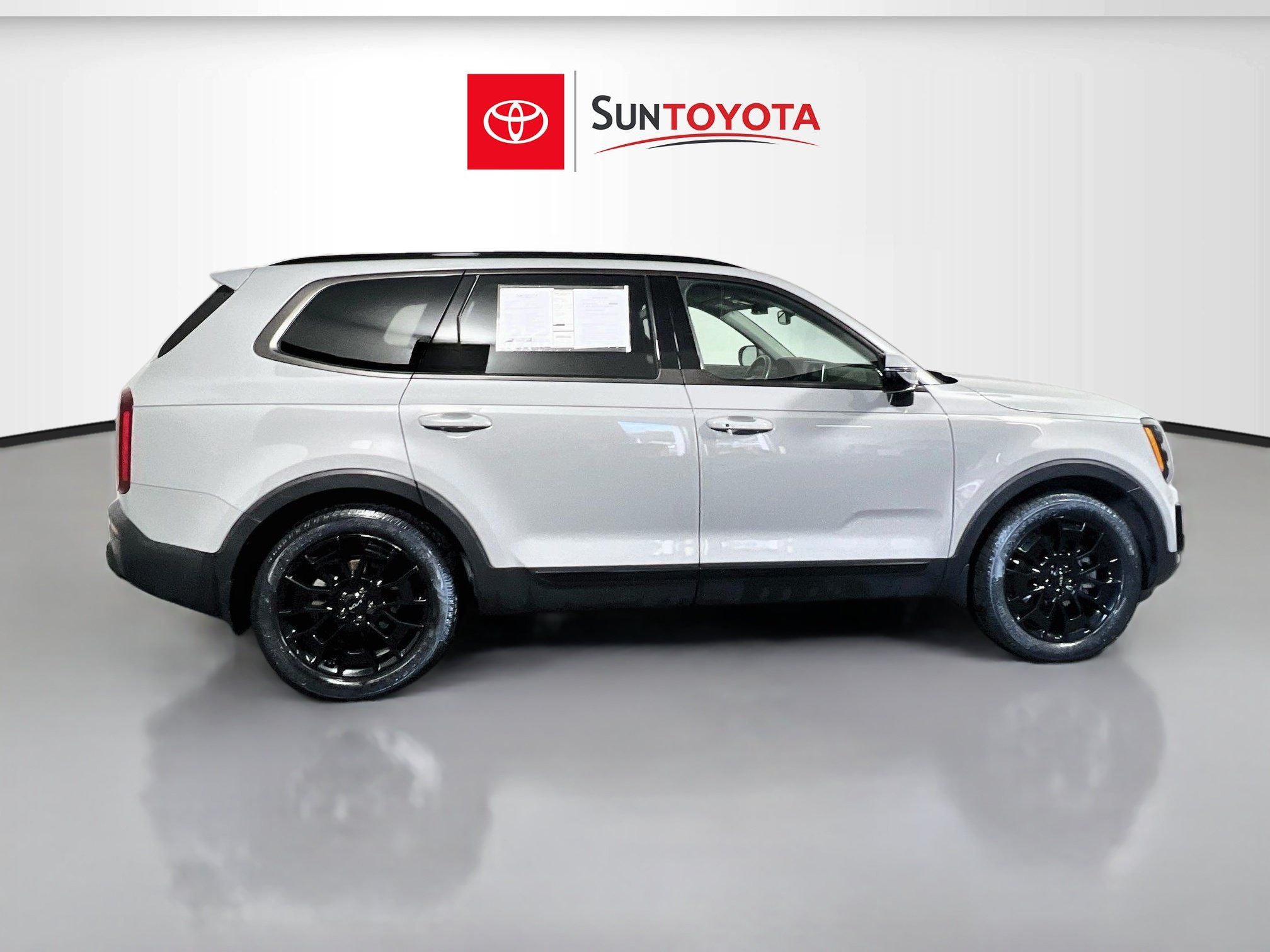 Used 2022 Kia Telluride SX w/ Nightfall Edition Package AWD/4WD image 2