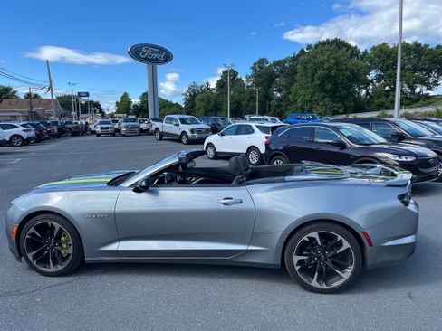 Used 2023 Chevrolet Camaro LT RWD image 8