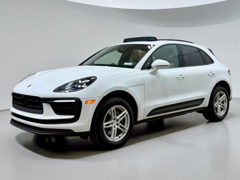 Used 2022 Porsche Macan AWD/4WD image 12