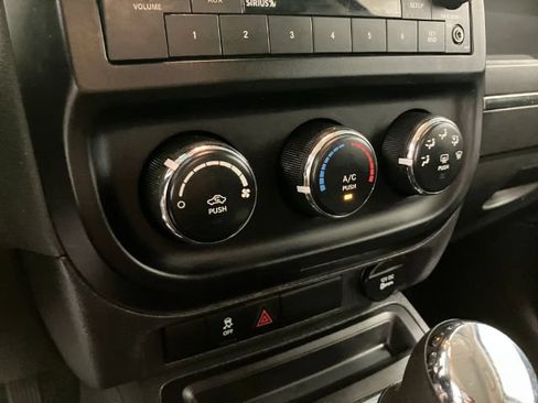 Used 2016 Jeep Patriot Sport w/ Power Value Group FWD image 22