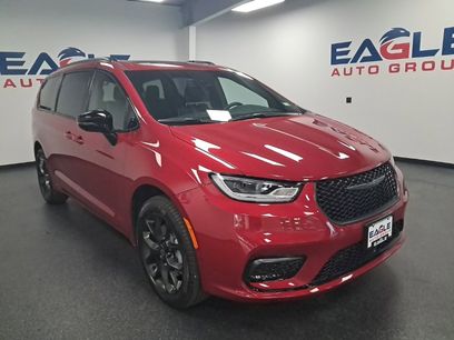 New 2026 Chrysler Pacifica Limited w/ S Appearance Package