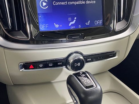 Used 2019 Volvo S60 T6 Momentum w/ Premium Package image 28