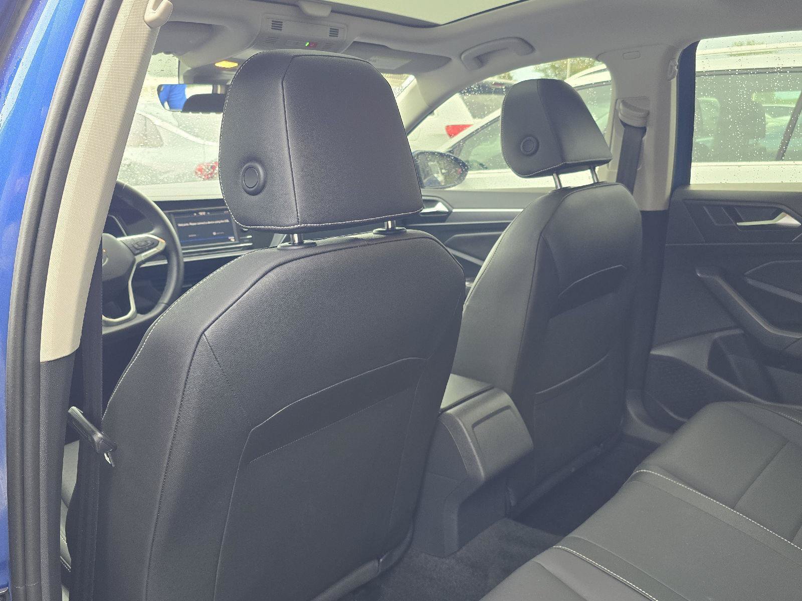 Used 2024 Volkswagen Jetta SE w/ Panoramic Sunroof Package FWD image 10
