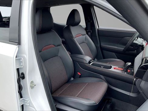 New 2025 Nissan Kicks SR image 8