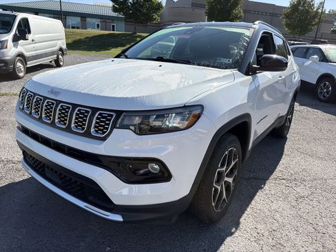 Used 2025 Jeep Compass Limited AWD/4WD image 10