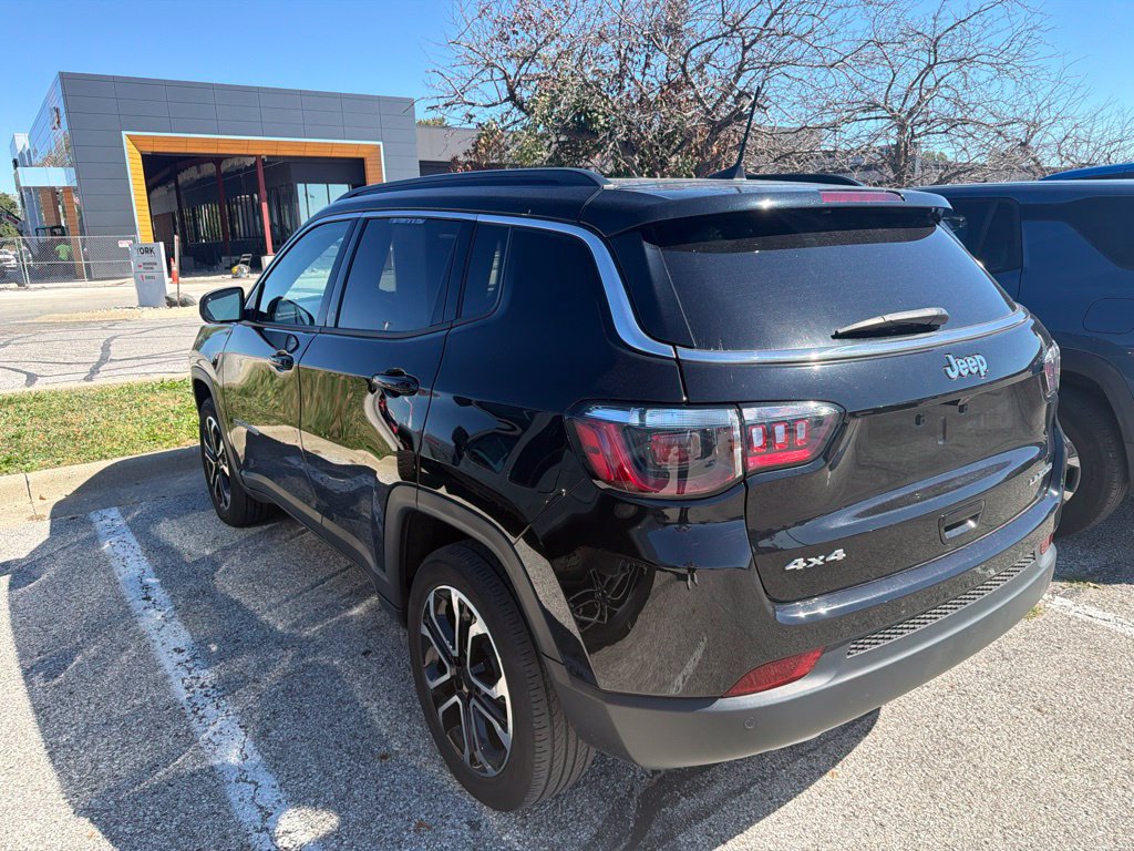 Used 2023 Jeep Compass Limited AWD/4WD image 3