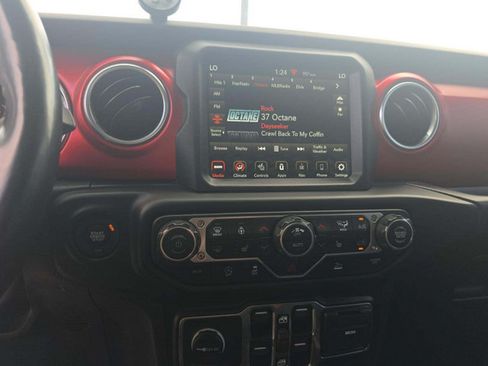 Used 2023 Jeep Gladiator Rubicon w/ Cold Weather Group AWD/4WD image 6