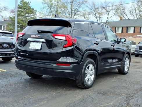 Used 2024 GMC Terrain SLE image 7