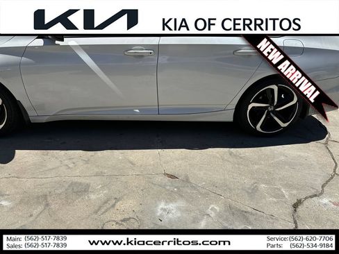 Used 2018 Honda Accord Sport image 2