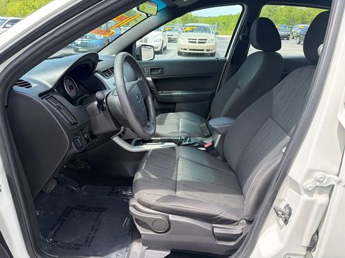 Used 2011 Ford Focus SE FWD image 9