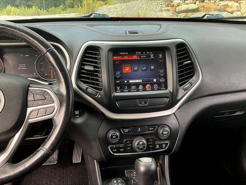 Used 2017 Jeep Cherokee Trailhawk w/ Comfort/Convenience Group image 30