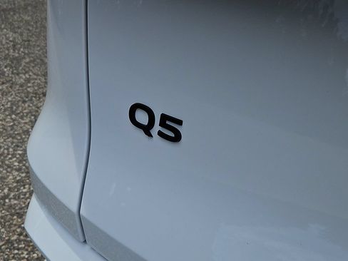 Certified 2025 Audi Q5 Premium w/ Convenience Package AWD/4WD image 12