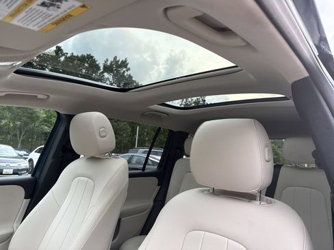 Used 2022 Mercedes-Benz GLB 250 4MATIC w/ Premium Package Lite image 16