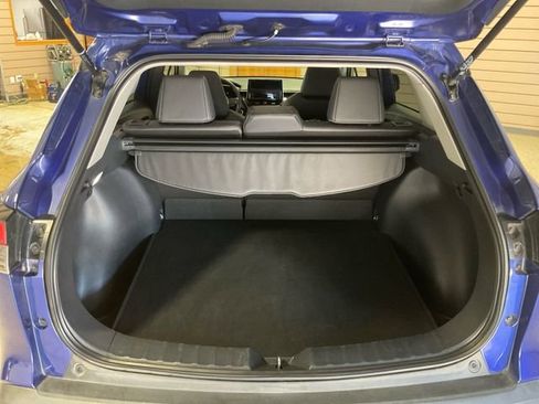 Used 2023 Toyota Corolla Cross XLE image 11