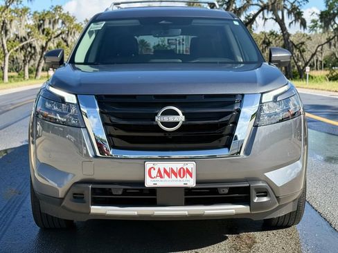 Used 2025 Nissan Pathfinder SL FWD image 4