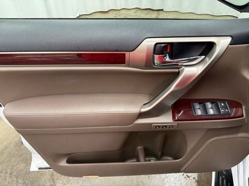 Used 2019 Lexus GX 460 Luxury AWD/4WD image 16