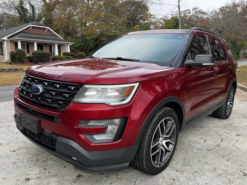 Used 2017 Ford Explorer Sport w/ Equipment Group 401A image 5