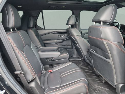 Used 2025 Honda Pilot TrailSport image 18