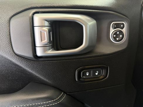 Used 2020 Jeep Wrangler Unlimited Sahara AWD/4WD image 12
