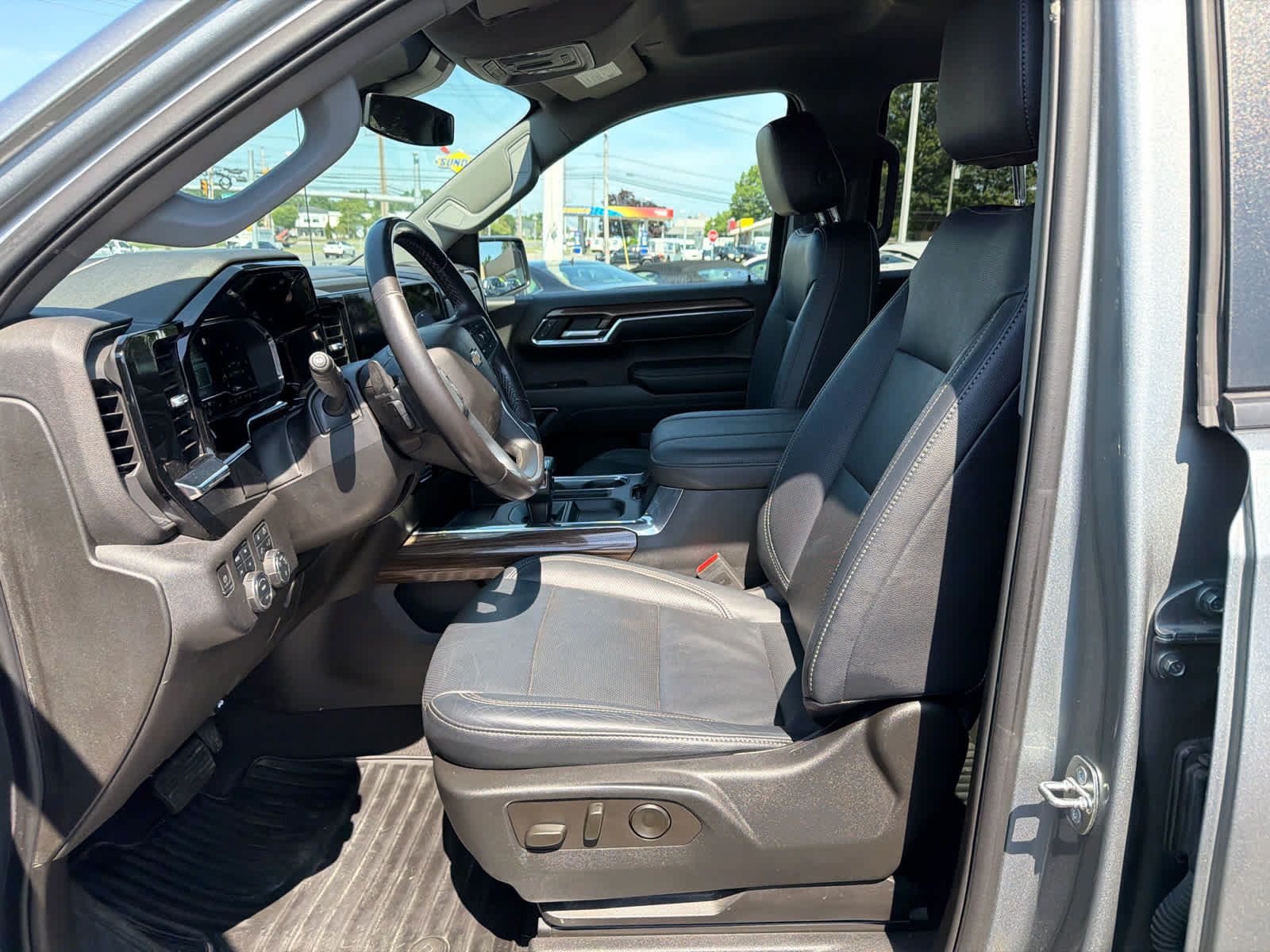Certified 2023 Chevrolet Silverado 1500 LT w/ Z71 Off-Road Package AWD/4WD image 10