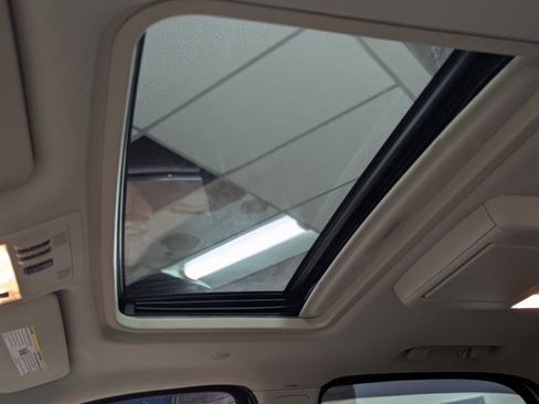 Used 2014 Cadillac Escalade Platinum image 31