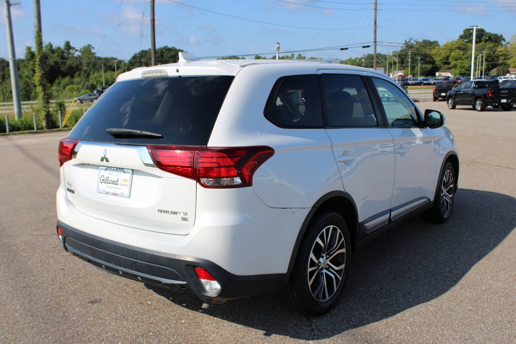 Used 2018 Mitsubishi Outlander SE FWD image 12