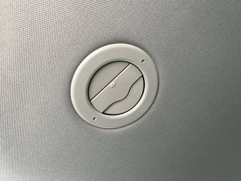 Used 2018 Chevrolet Suburban LT image 22