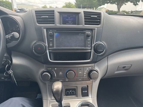 Used 2013 Toyota Highlander SE AWD/4WD image 14