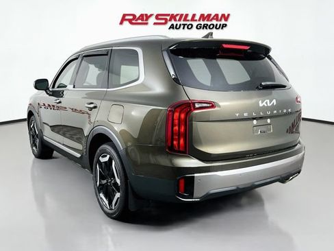 Used 2025 Kia Telluride S FWD image 5