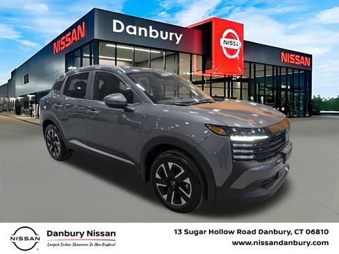Certified 2025 Nissan Kicks SV w/ SV Premium Package AWD/4WD image 1