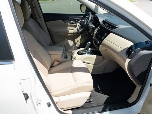 Used 2020 Nissan Rogue SV FWD image 42