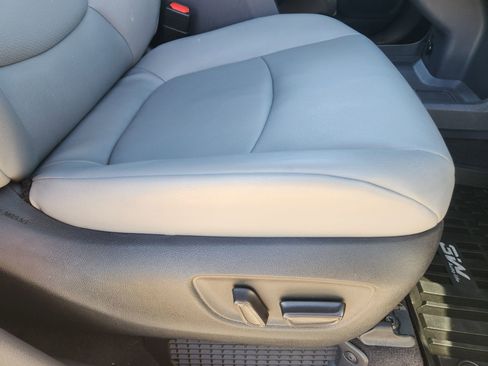 Used 2023 Toyota Sienna XLE image 28